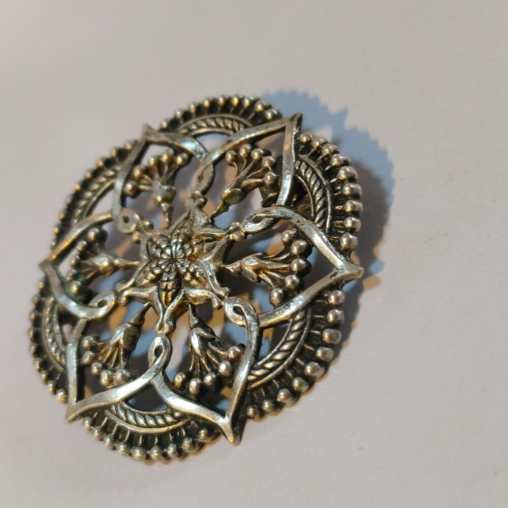 Antique Ornate Floral Filigree Pin Brooch Round Intricate Design Metal Finish - Picture 10 of 13